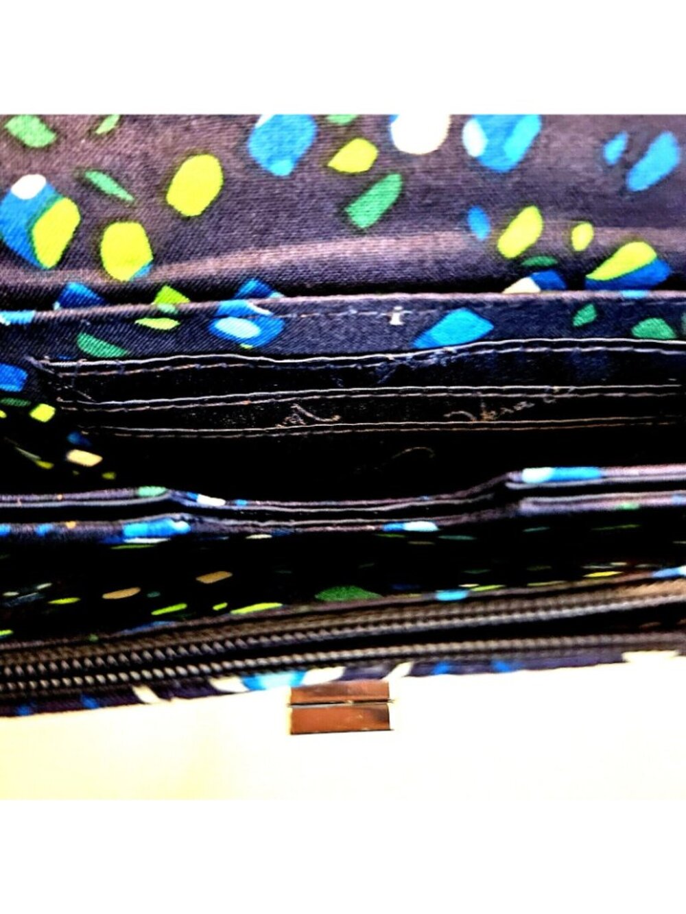 Vera Bradley Ink Blue Your Turn Lock Smartphone Wristlet Wallet 13945-164 New - Picture 3 of 3